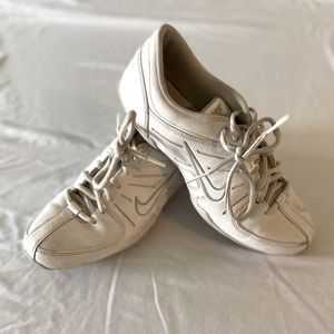 Nike air tennis shoes (cheer)